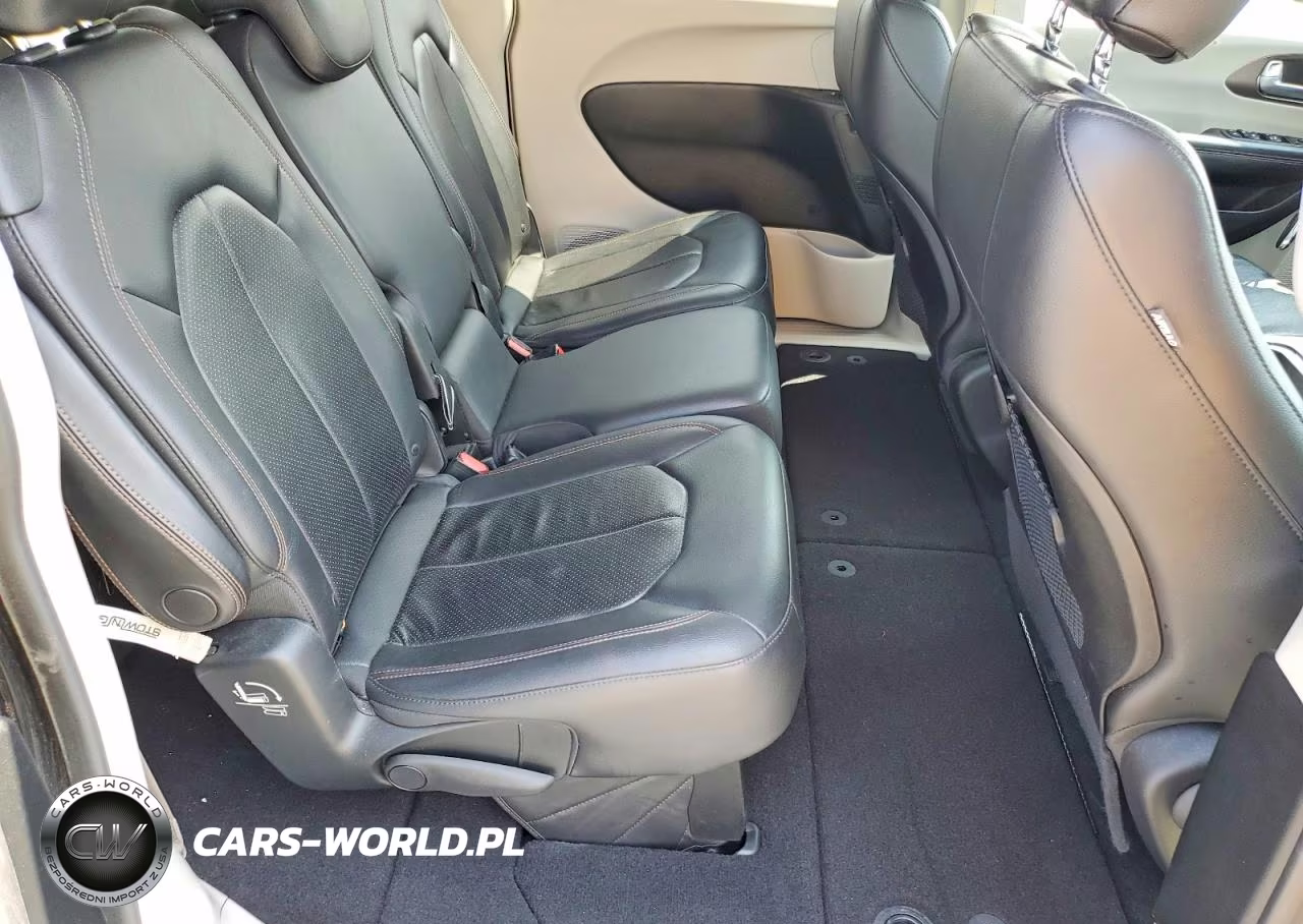 2018 Chrysler Pacifica Touring L VIN:2C4RC1BG4JR269589 - 11