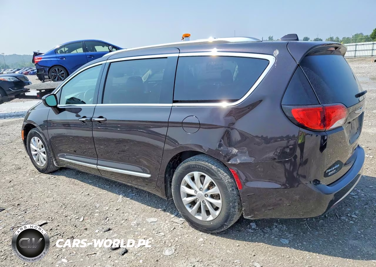 2018 Chrysler Pacifica Touring L VIN:2C4RC1BG4JR269589 - 2