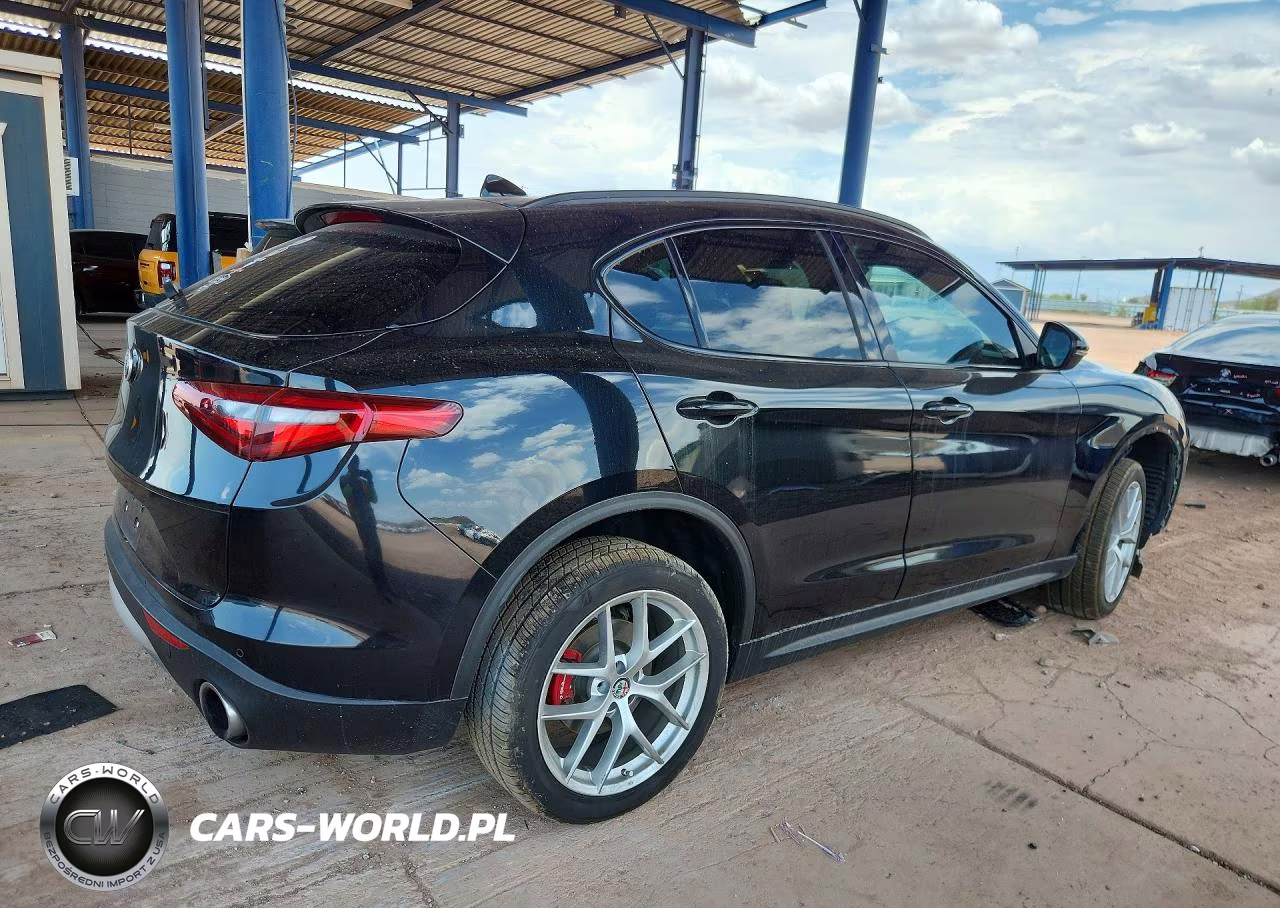 2018 Alfa Romeo Stelvio Ti Sport VIN:ZASFAKNN5J7C00380 - 3
