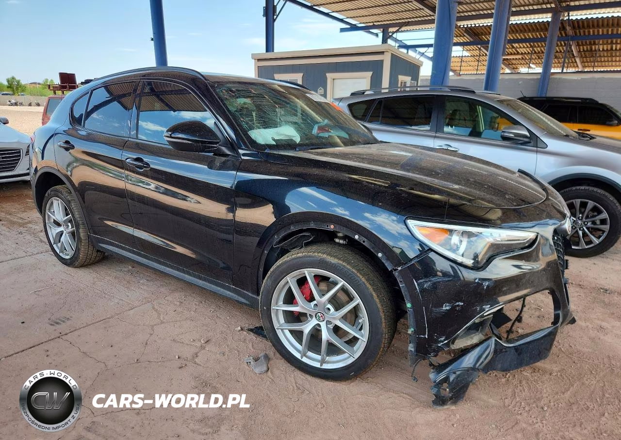 2018 Alfa Romeo Stelvio Ti Sport VIN:ZASFAKNN5J7C00380 - 4