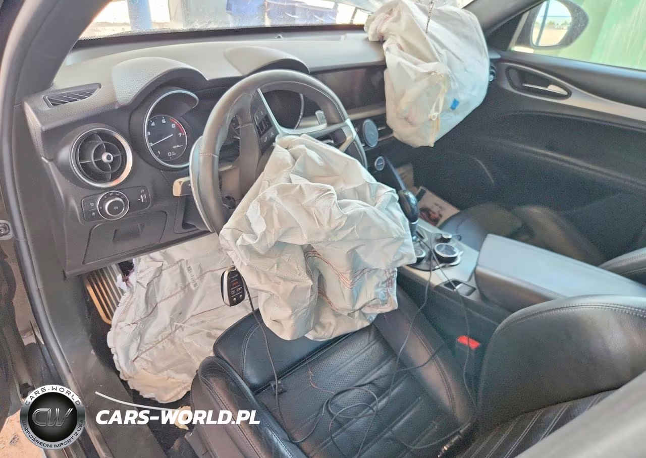 2018 Alfa Romeo Stelvio Ti Sport VIN:ZASFAKNN5J7C00380 - 8