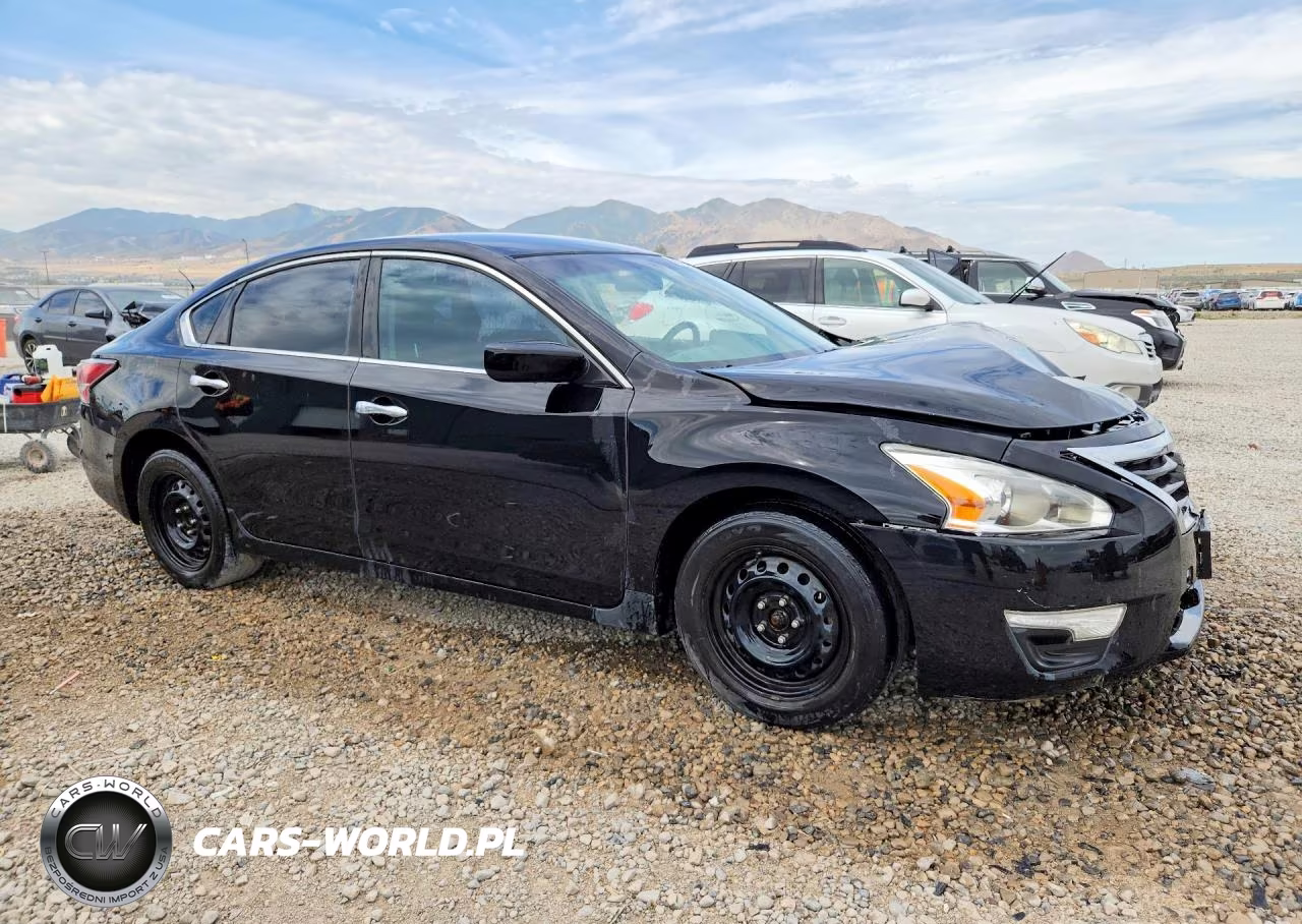 2014 Nissan Altima 2.5 S VIN:1N4AL3AP0EN389599 - 4