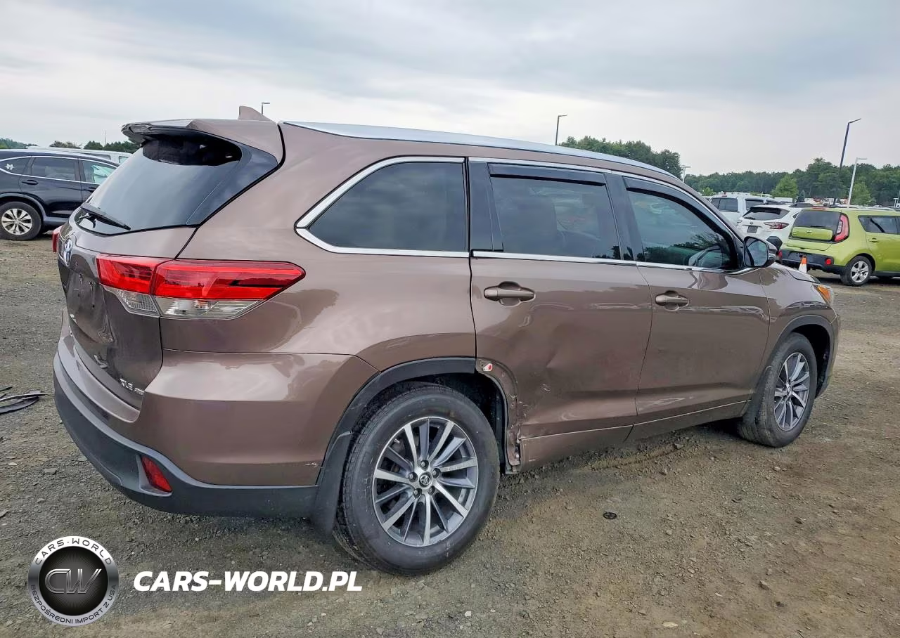 2017 Toyota Highlander Xle VIN:5TDJZRFH0HS380249 - 3