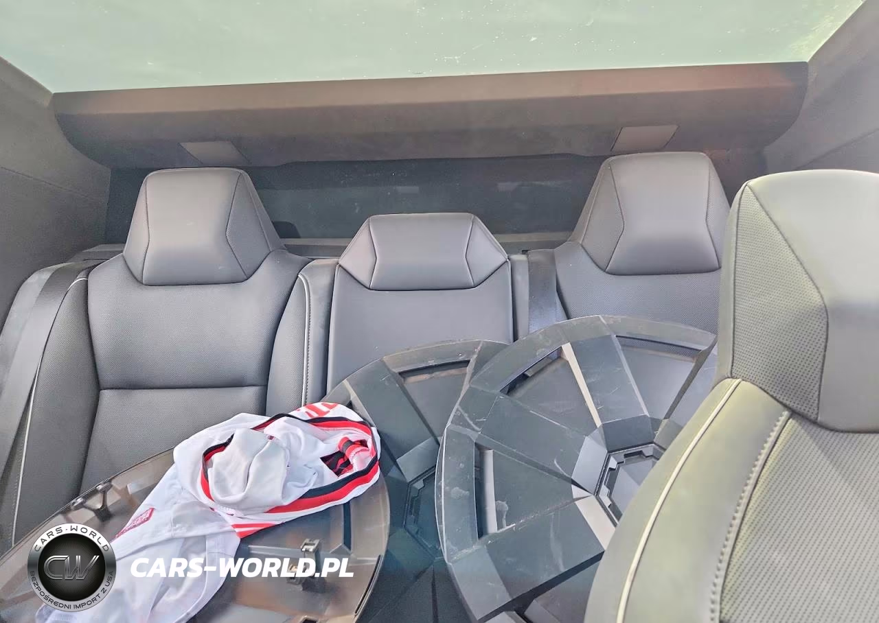 2025 Tesla Cybertruck VIN:7G2CEHED7SA072420 - 10