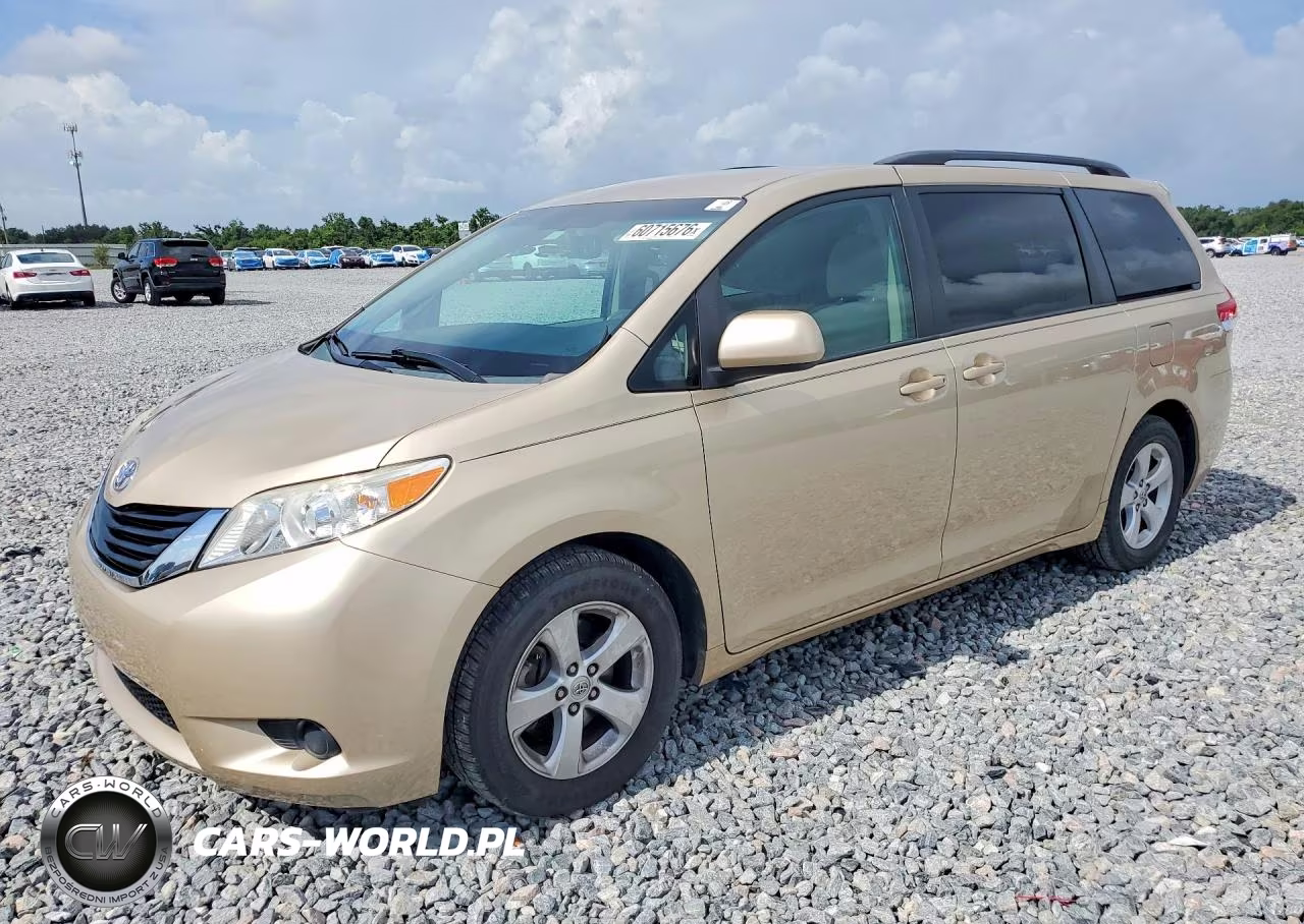 2013 Toyota Sienna Le – zdjęcie 1 z 13