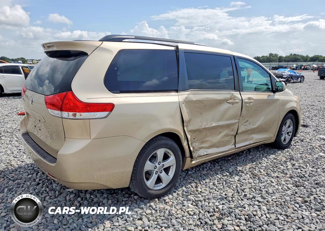 2013 Toyota Sienna Le VIN:5TDKK3DC8DS391863 - 3