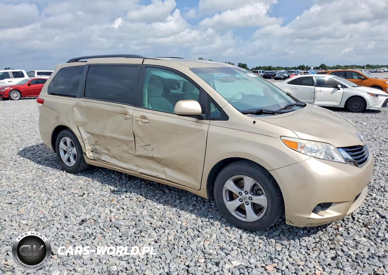 2013 Toyota Sienna Le VIN:5TDKK3DC8DS391863 - 4