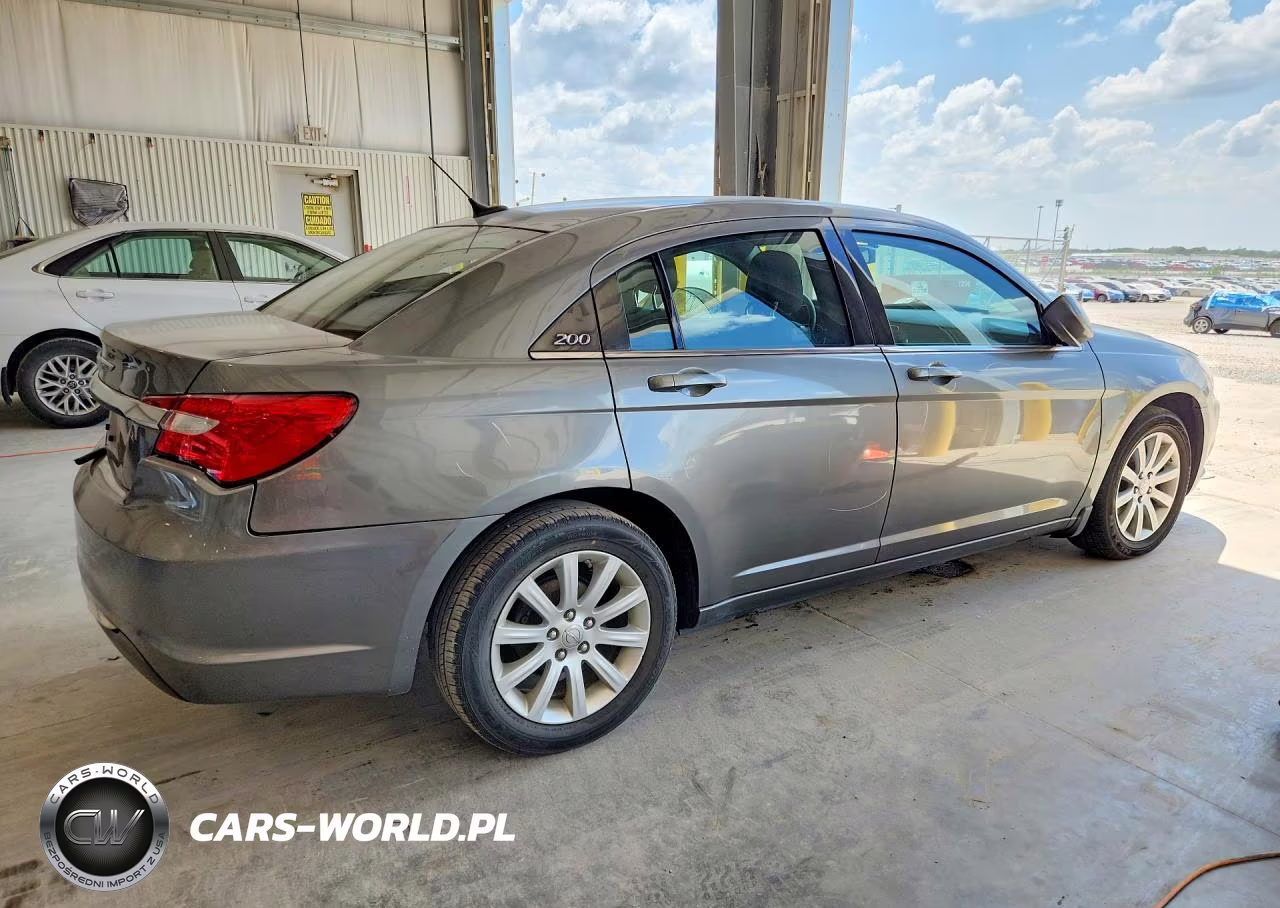 2013 Chrysler 200 Touring VIN:1C3CCBBB1DN593816 - 3