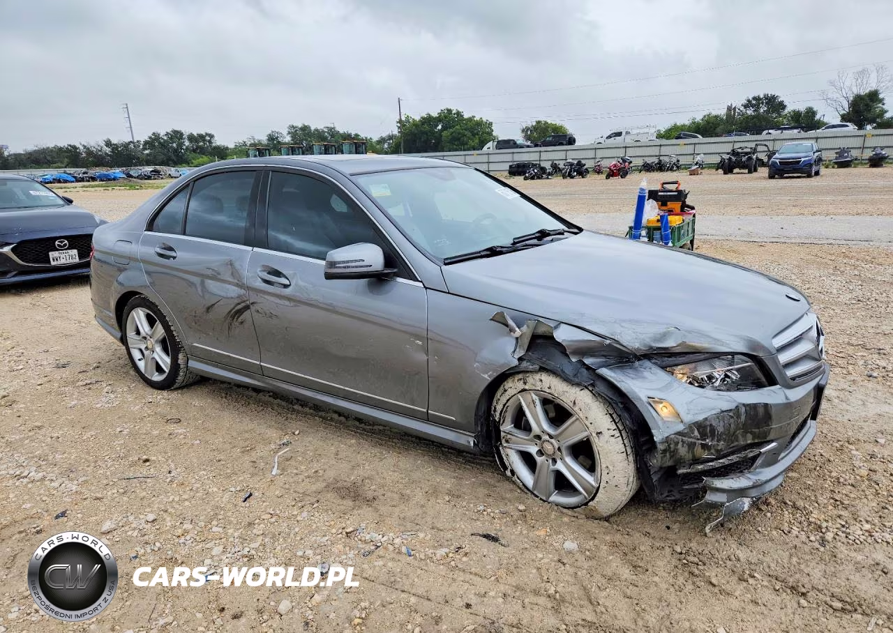 2011 Mercedes-Benz C 300 VIN:WDDGF5EB0BR184185 - 4