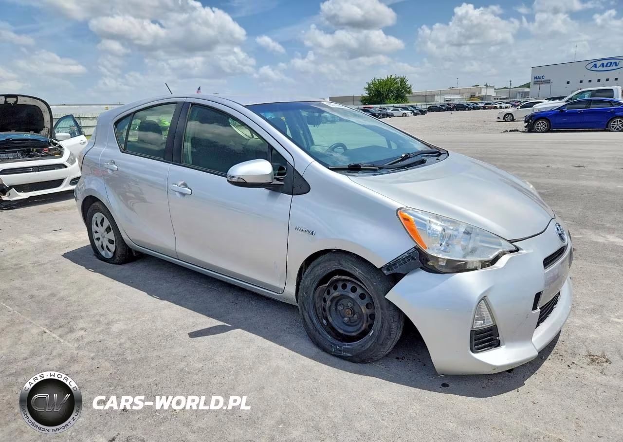 2013 Toyota Prius C Two VIN:JTDKDTB37D1052473 - 4