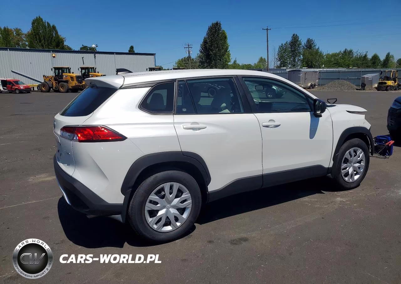 2024 Toyota Corolla Cross L VIN:7MUAAABG8RV120159 - 3