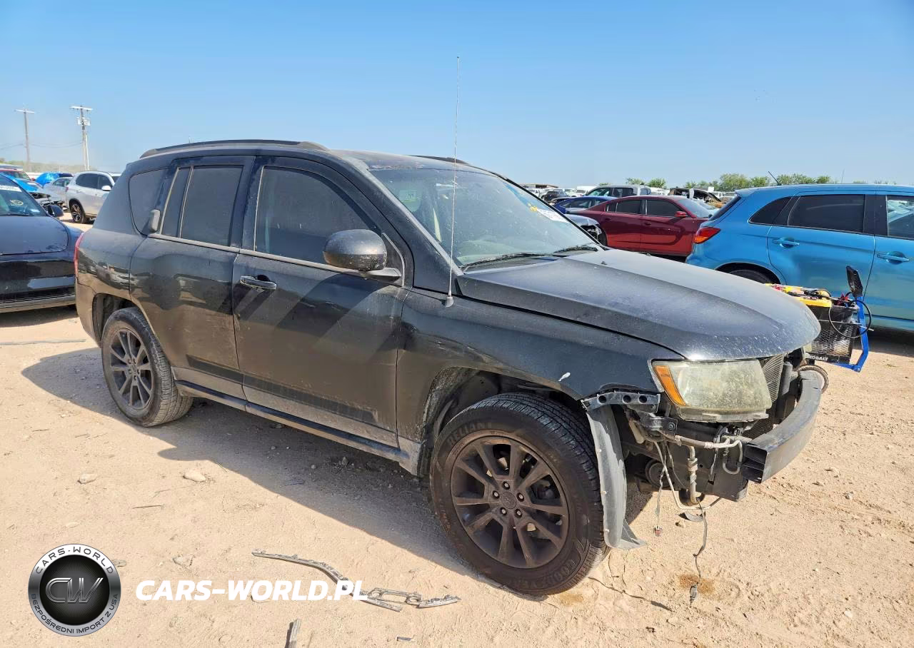 2013 Jeep Compass Latitude VIN:1C4NJCEB2DD237540 - 4