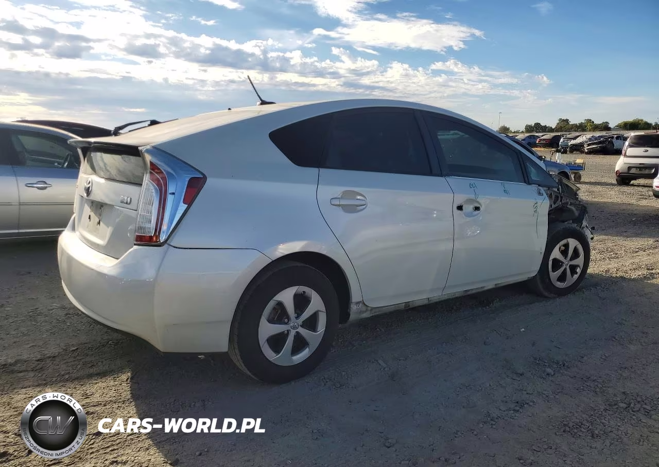 2015 Toyota Prius Four VIN:JTDKN3DU7F0465490 - 3