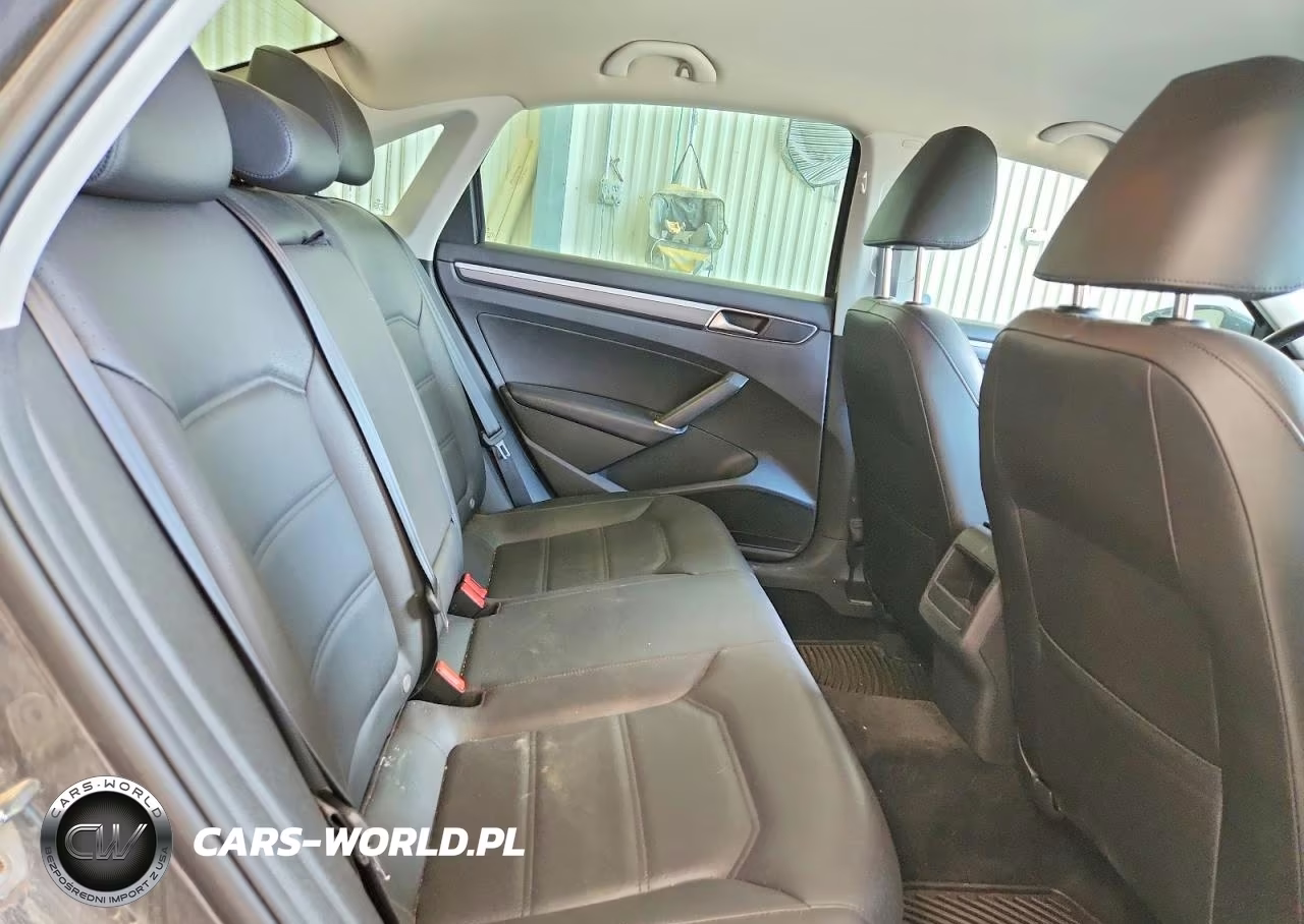 2018 Volkswagen Passat S VIN:1VWAA7A30JC028946 - 10