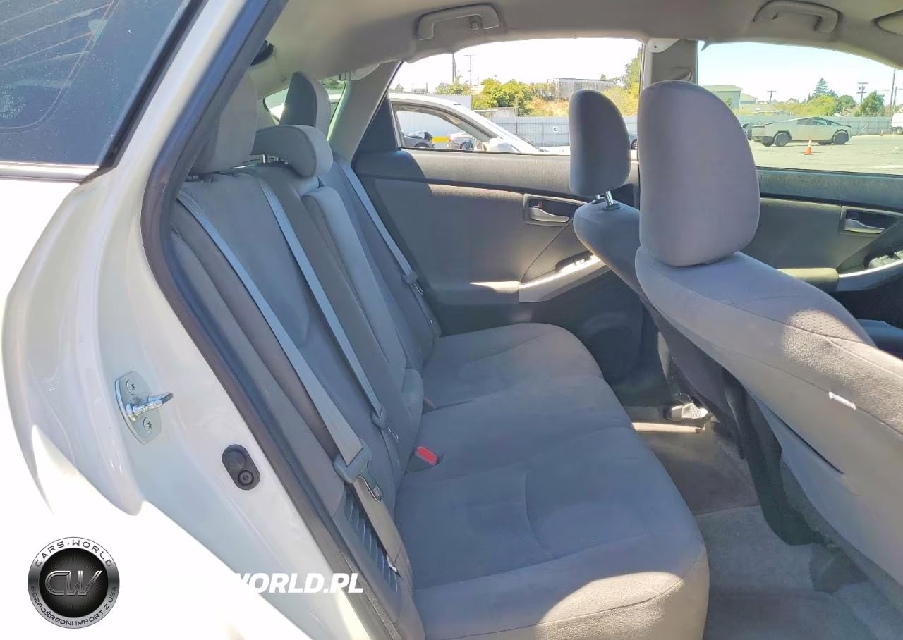 2015 Toyota Prius Two VIN:JTDKN3DU4F0473644 - 10