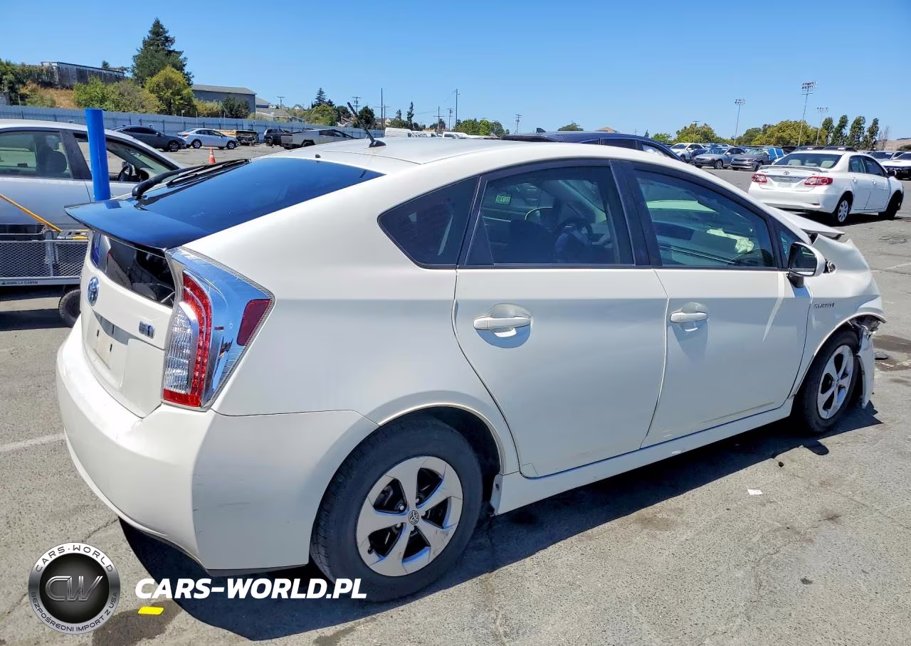 2015 Toyota Prius Two VIN:JTDKN3DU4F0473644 - 3