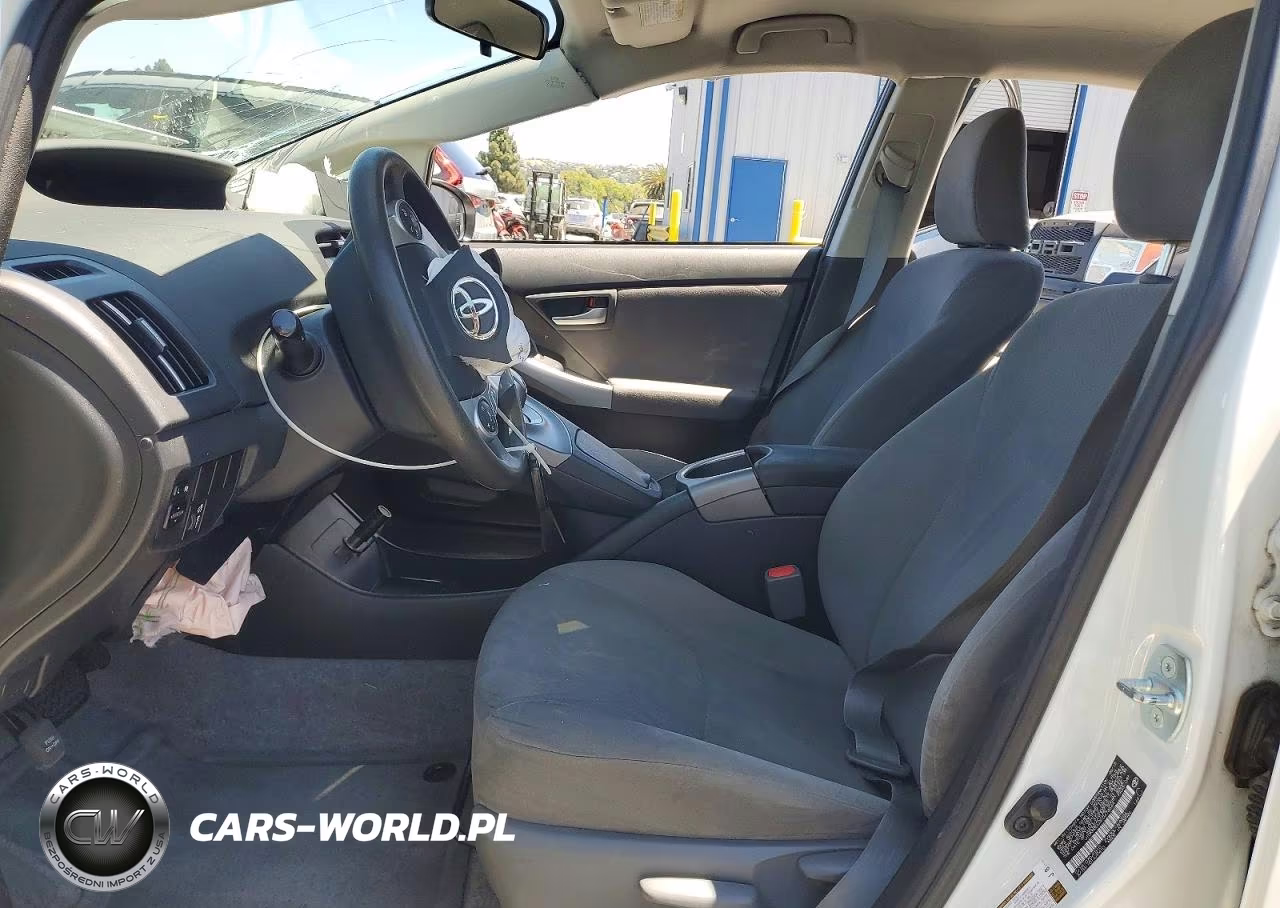 2015 Toyota Prius Two VIN:JTDKN3DU4F0473644 - 7