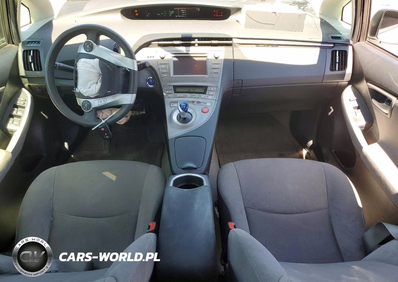 2015 Toyota Prius Two VIN:JTDKN3DU4F0473644 - 8