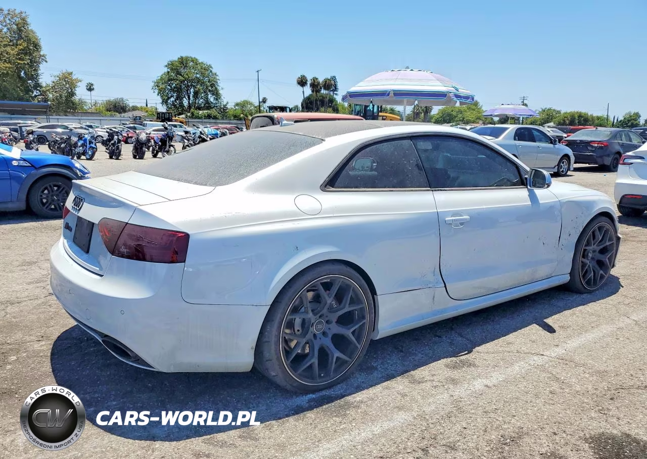 2015 Audi Rs5 VIN:WUAC6AFRXFA900322 - 3