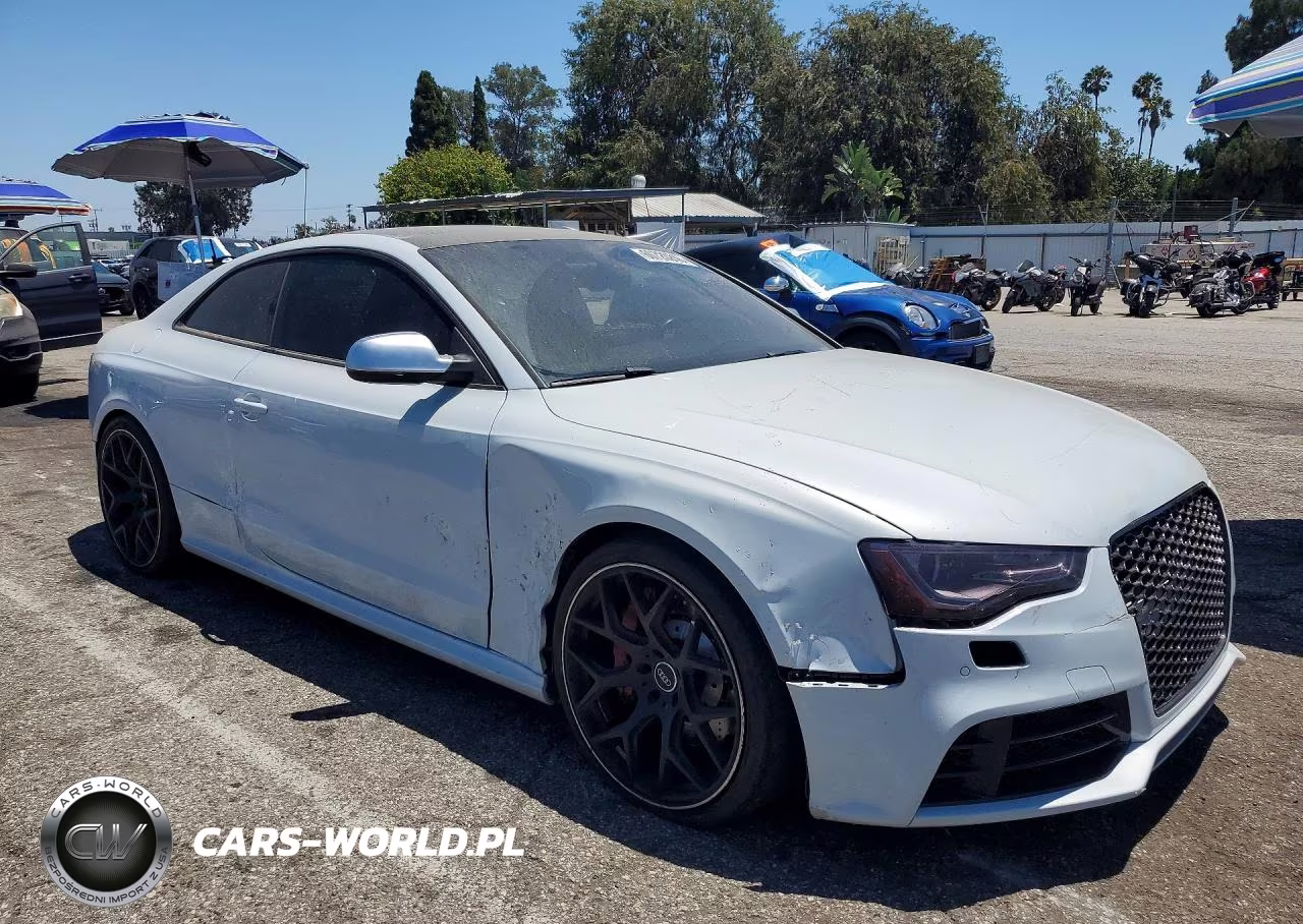 2015 Audi Rs5 VIN:WUAC6AFRXFA900322 - 4