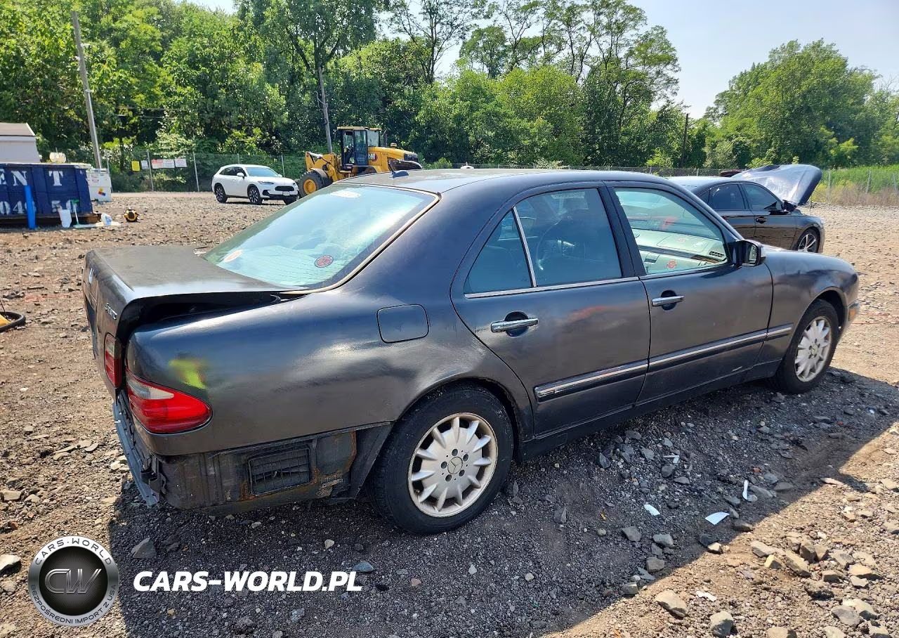 2002 Mercedes-Benz E 320 4Matic VIN:WDBJF82J72X063922 - 3