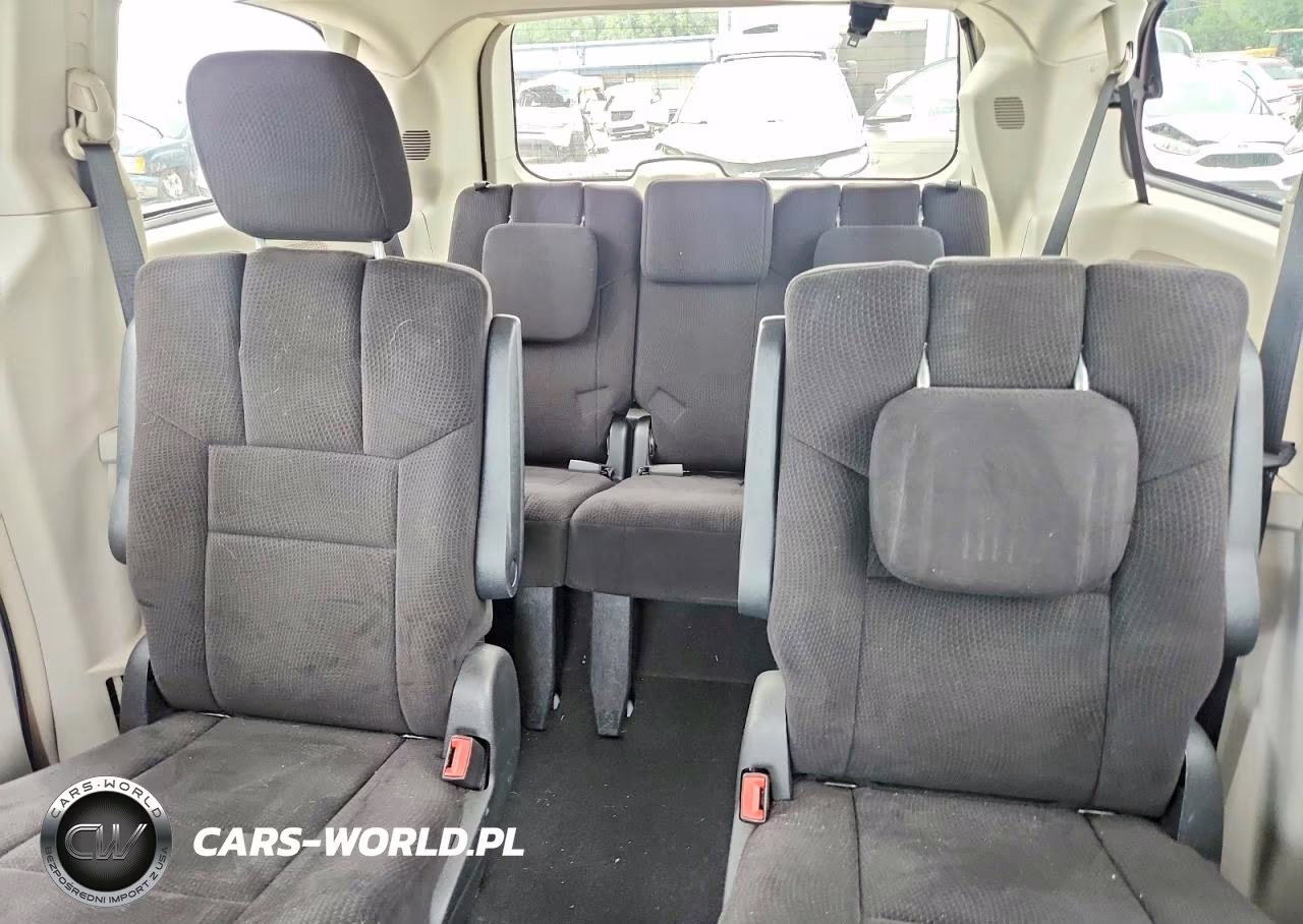 2011 Chrysler Town & Country Touring VIN:2A4RR5DG6BR614068 - 10