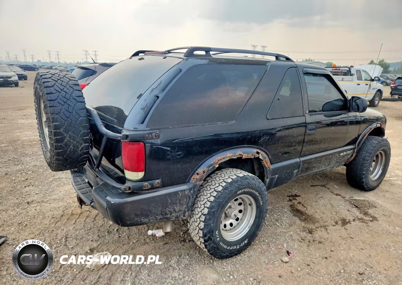 2002 Chevrolet Blazer VIN:1GNCT18W02K194224 - 3