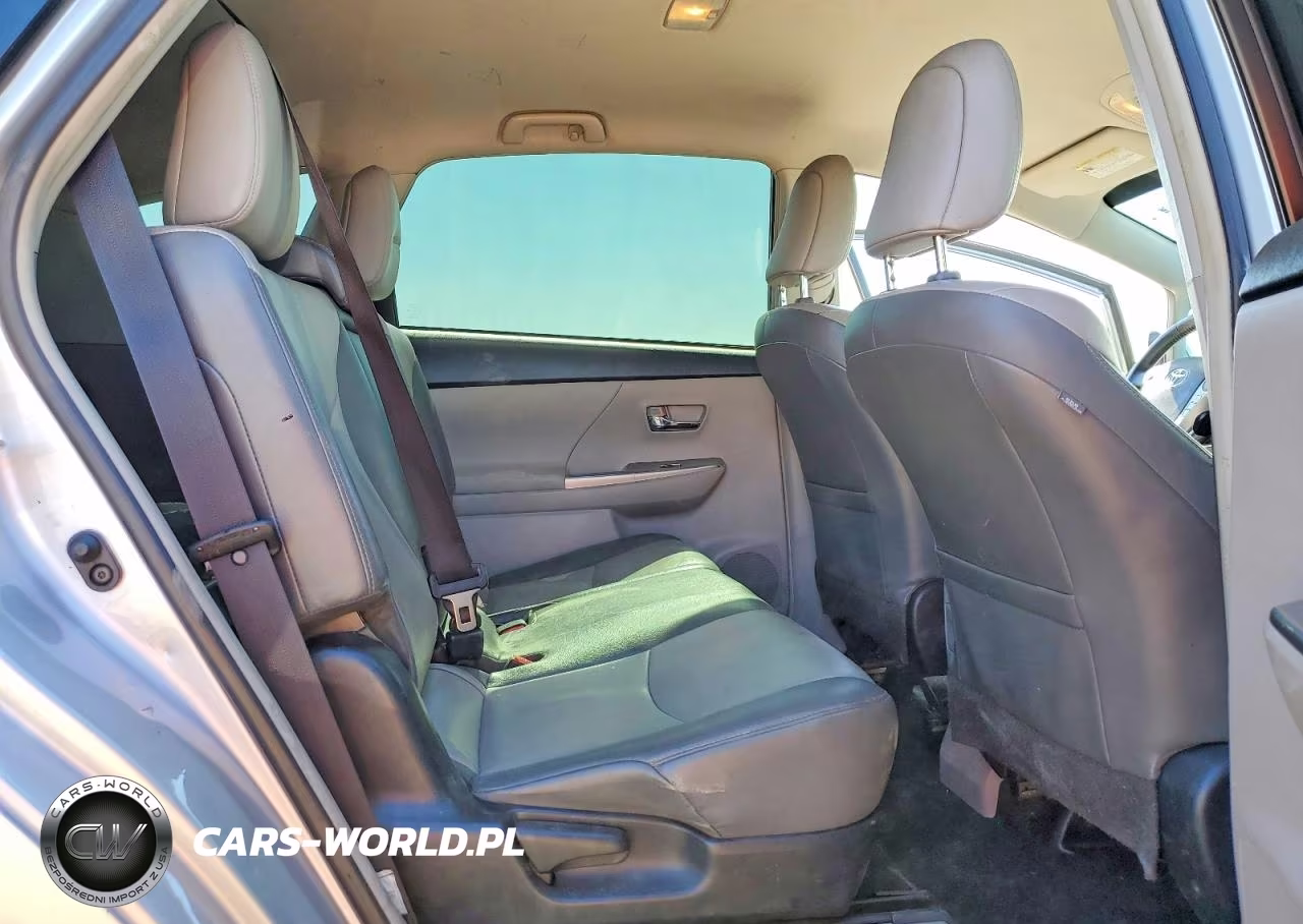 2015 Toyota Prius V Four VIN:JTDZN3EU8FJ025558 - 10