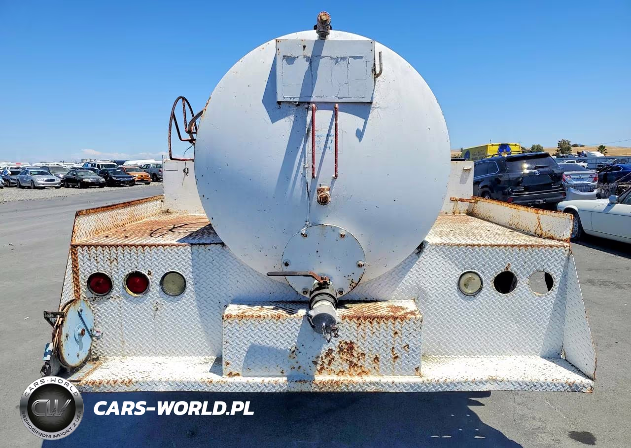 1997 Ford Water Truck VIN:1FTDF1727VKD03477 - 6
