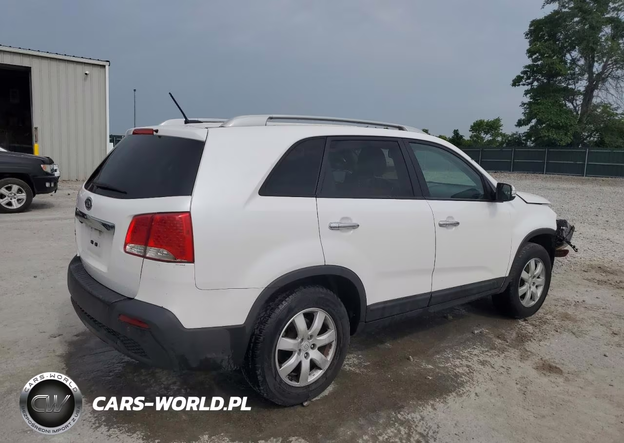 2011 Kia Sorento Base VIN:5XYKT4A11BG173716 - 3