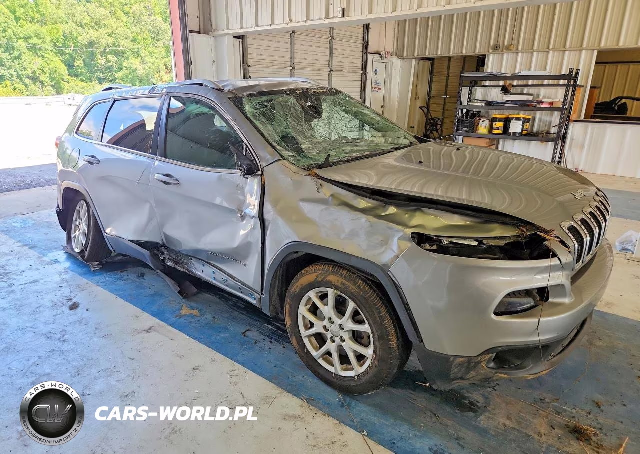 2014 Jeep Cherokee Latitude VIN:1C4PJLCBXEW232863 - 4