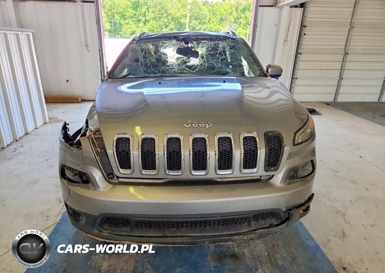 2014 Jeep Cherokee Latitude VIN:1C4PJLCBXEW232863 - 5