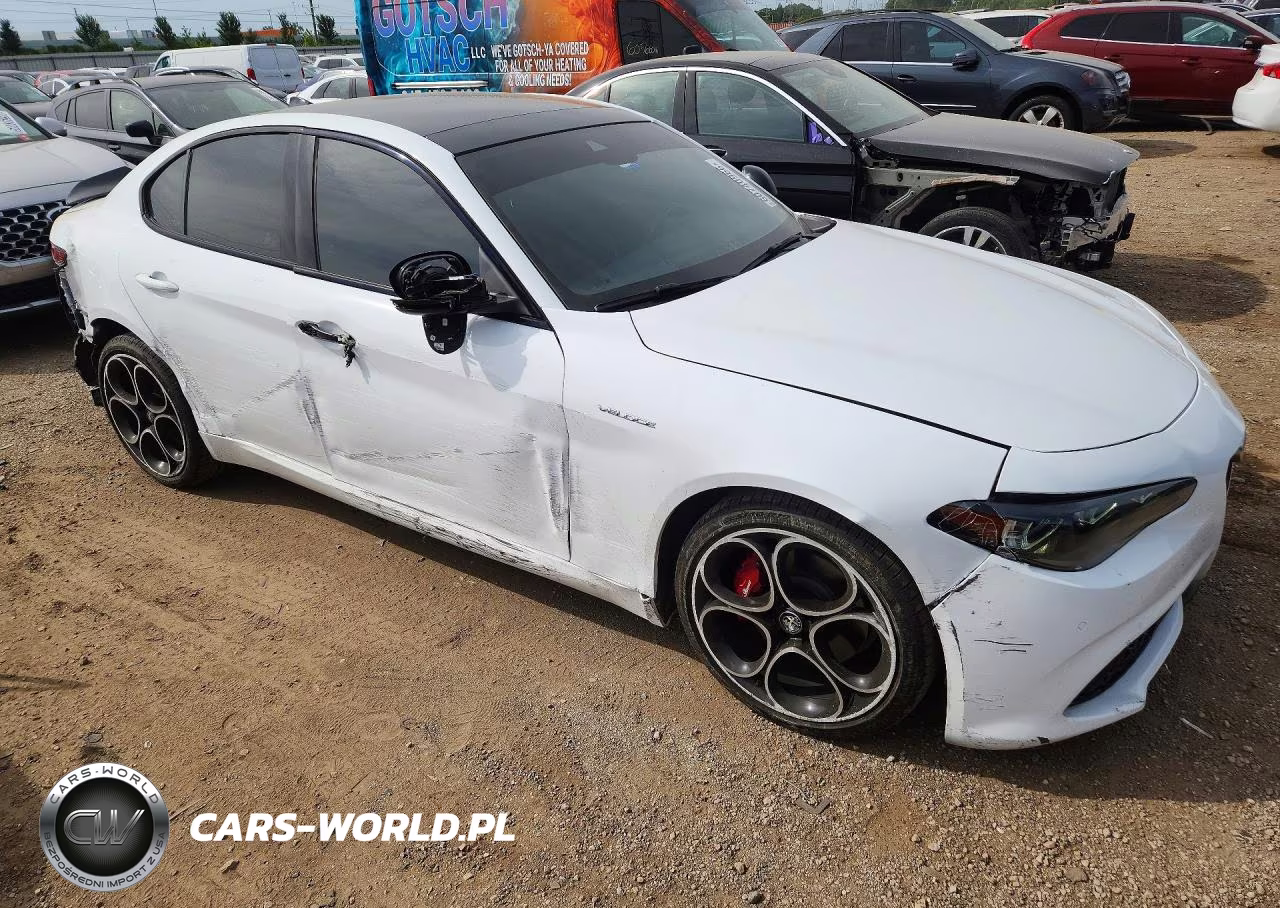 2024 Alfa Romeo Giulia Ti VIN:ZARFANBN4R7681299 - 4