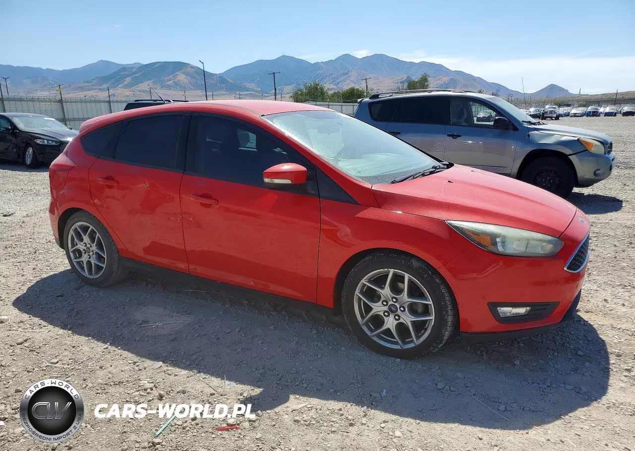 2015 Ford Focus Se VIN:1FADP3K23FL255851 - 4