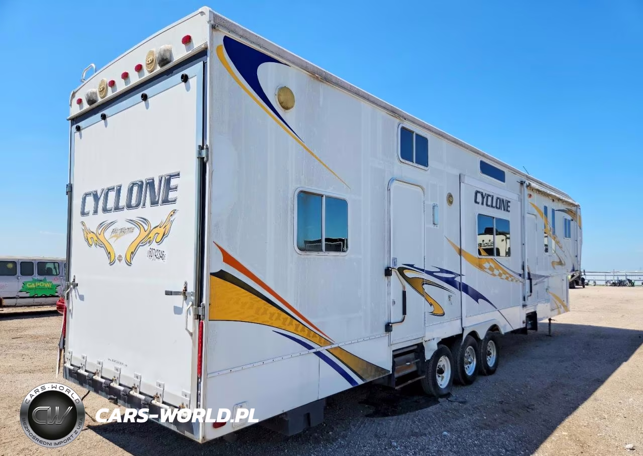 2008 Heartland Cyclone Camper VIN:5SFGF40398E007068 - 4