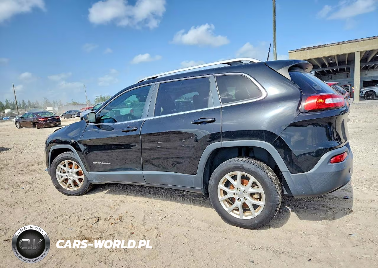 2017 Jeep Cherokee Latitude VIN:1C4PJLCB1HW613523 - 2