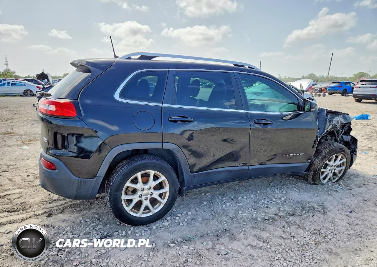 2017 Jeep Cherokee Latitude VIN:1C4PJLCB1HW613523 - 3
