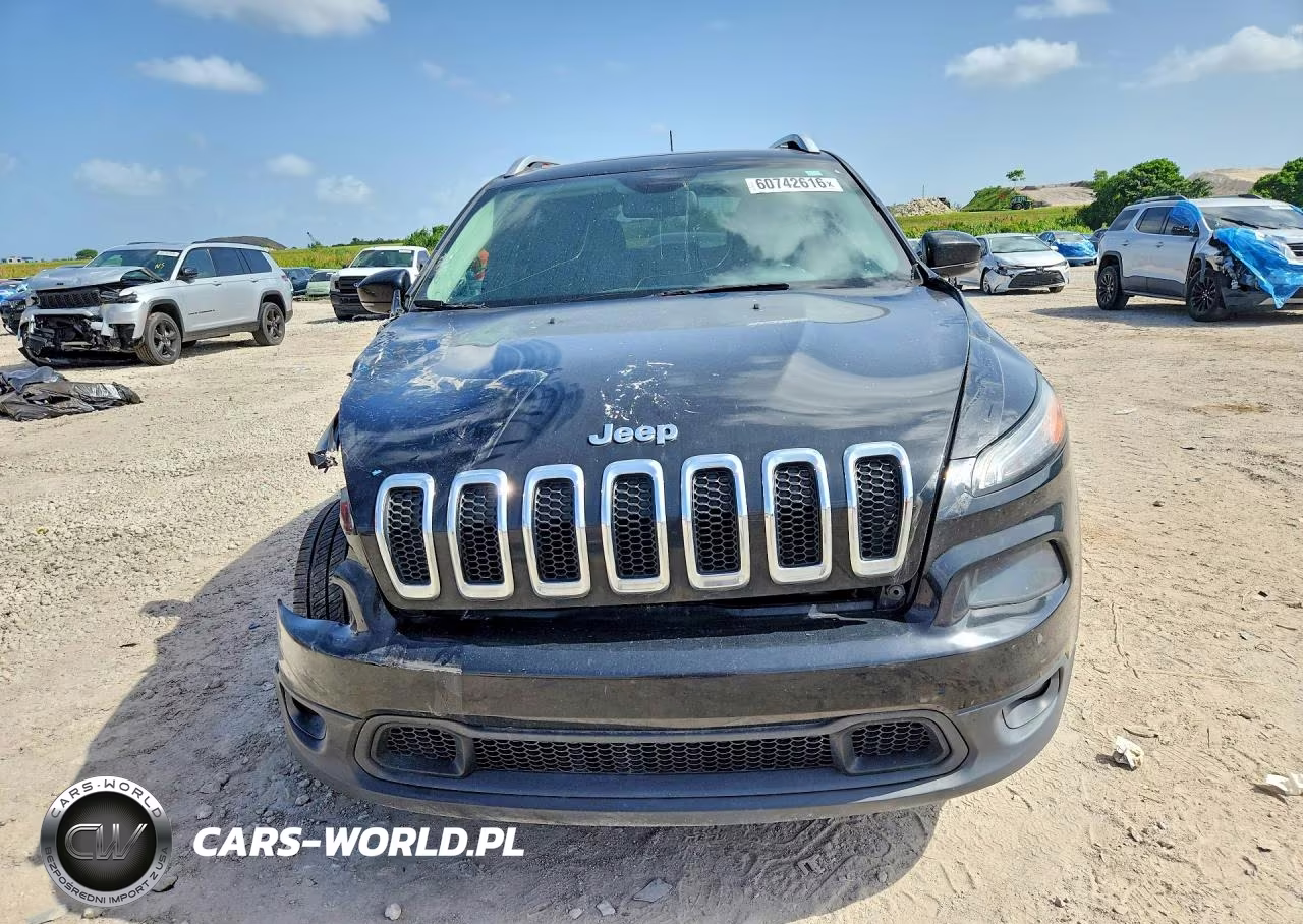 2017 Jeep Cherokee Latitude VIN:1C4PJLCB1HW613523 - 5