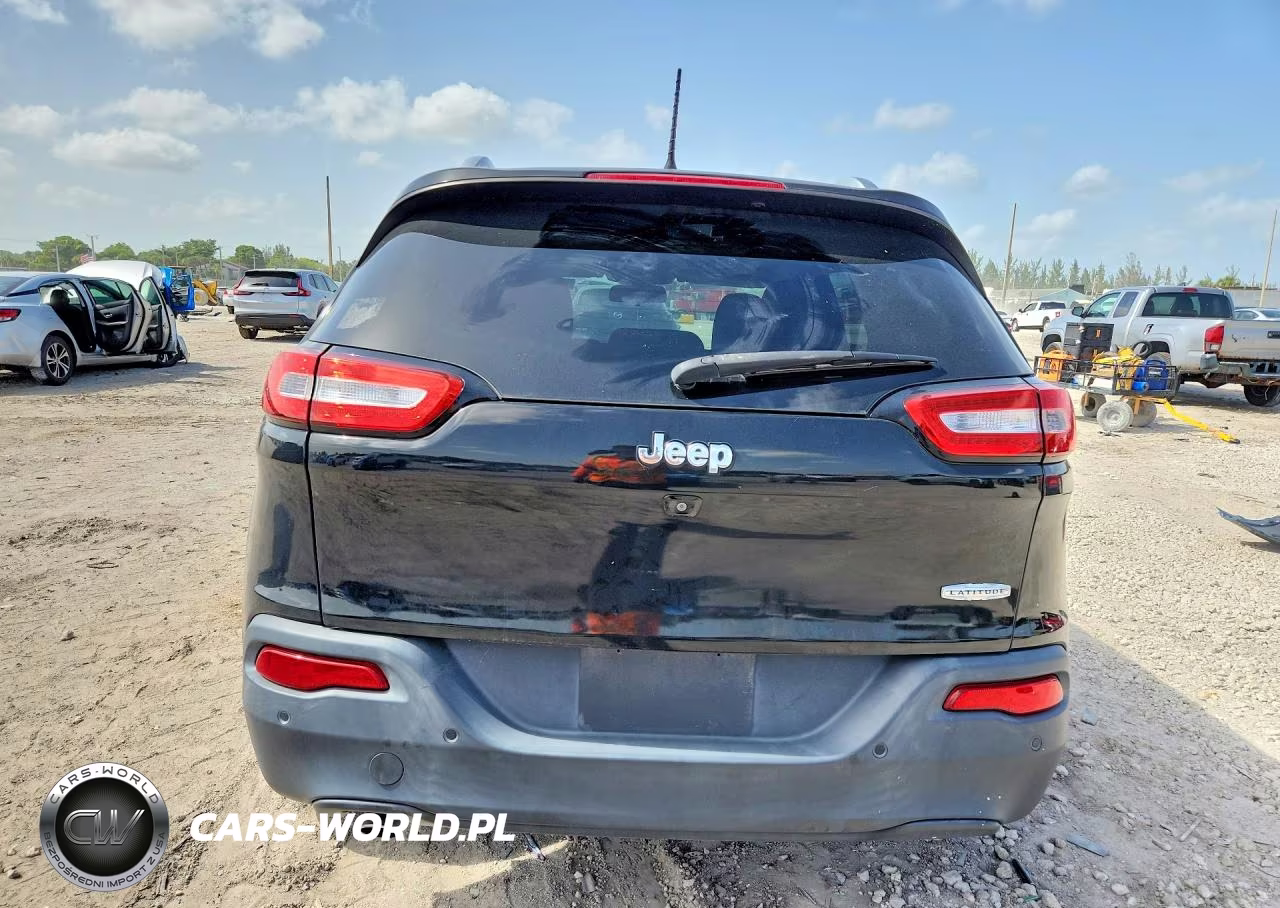 2017 Jeep Cherokee Latitude VIN:1C4PJLCB1HW613523 - 6