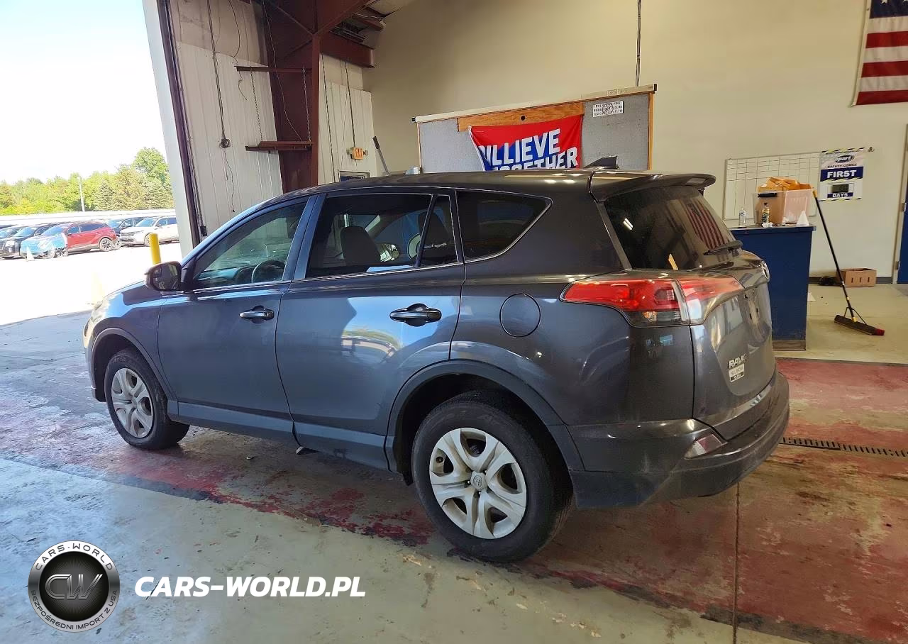 2018 Toyota Rav4 Le VIN:2T3BFREV6JW776565 - 2