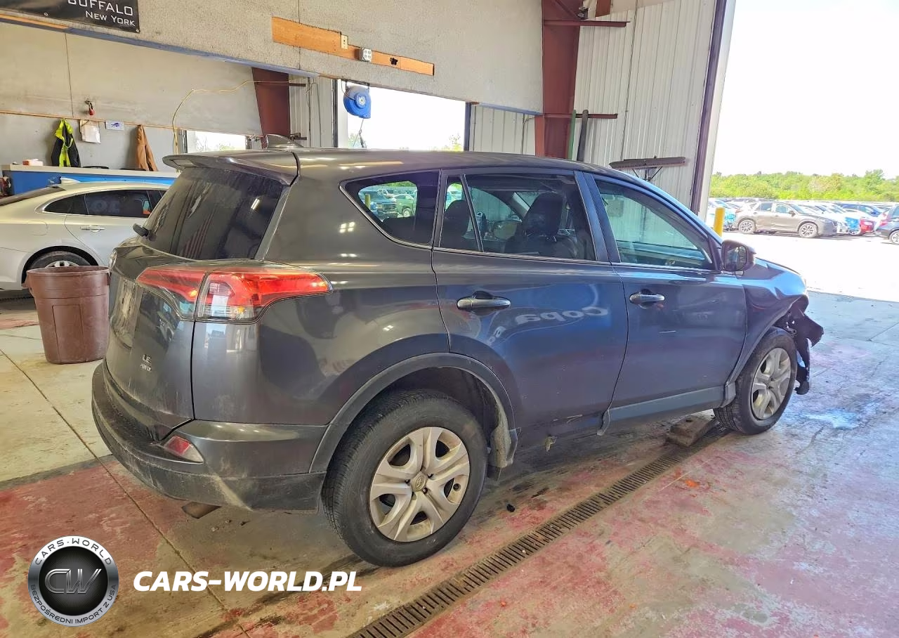 2018 Toyota Rav4 Le VIN:2T3BFREV6JW776565 - 3