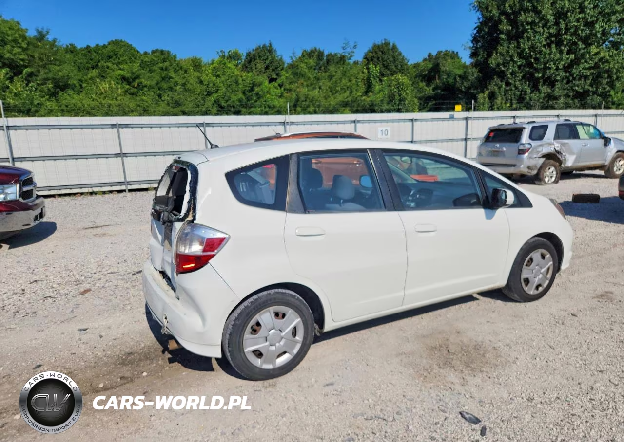 2013 Honda Fit VIN:JHMGE8H32DC082233 - 3