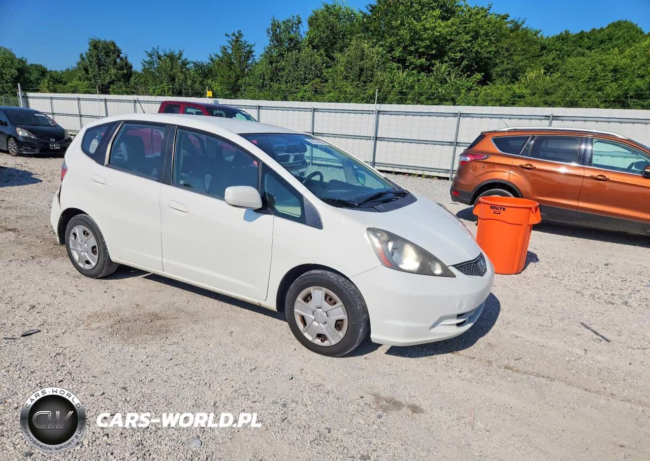 2013 Honda Fit VIN:JHMGE8H32DC082233 - 4