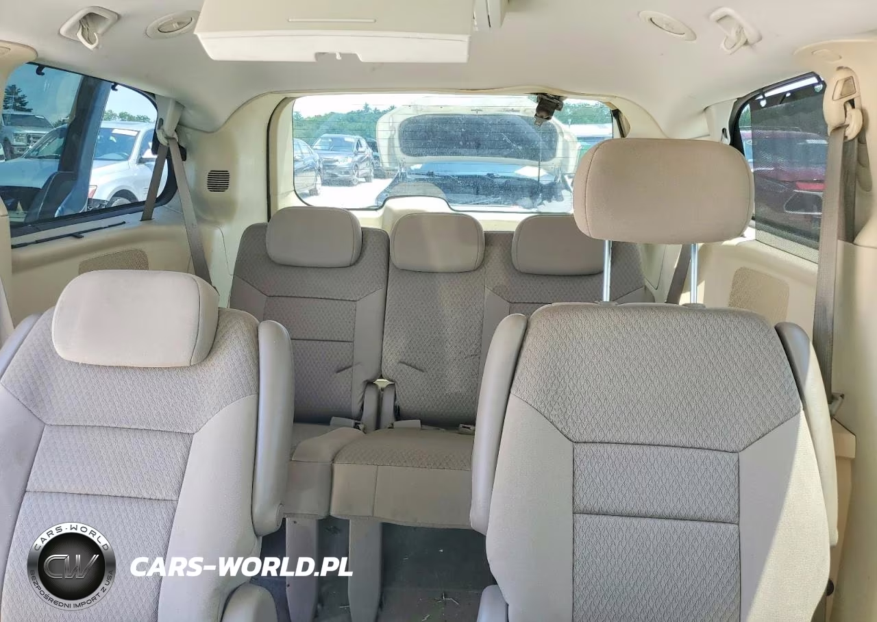 2010 Chrysler Town & Country Touring VIN:2A4RR5D17AR122398 - 10