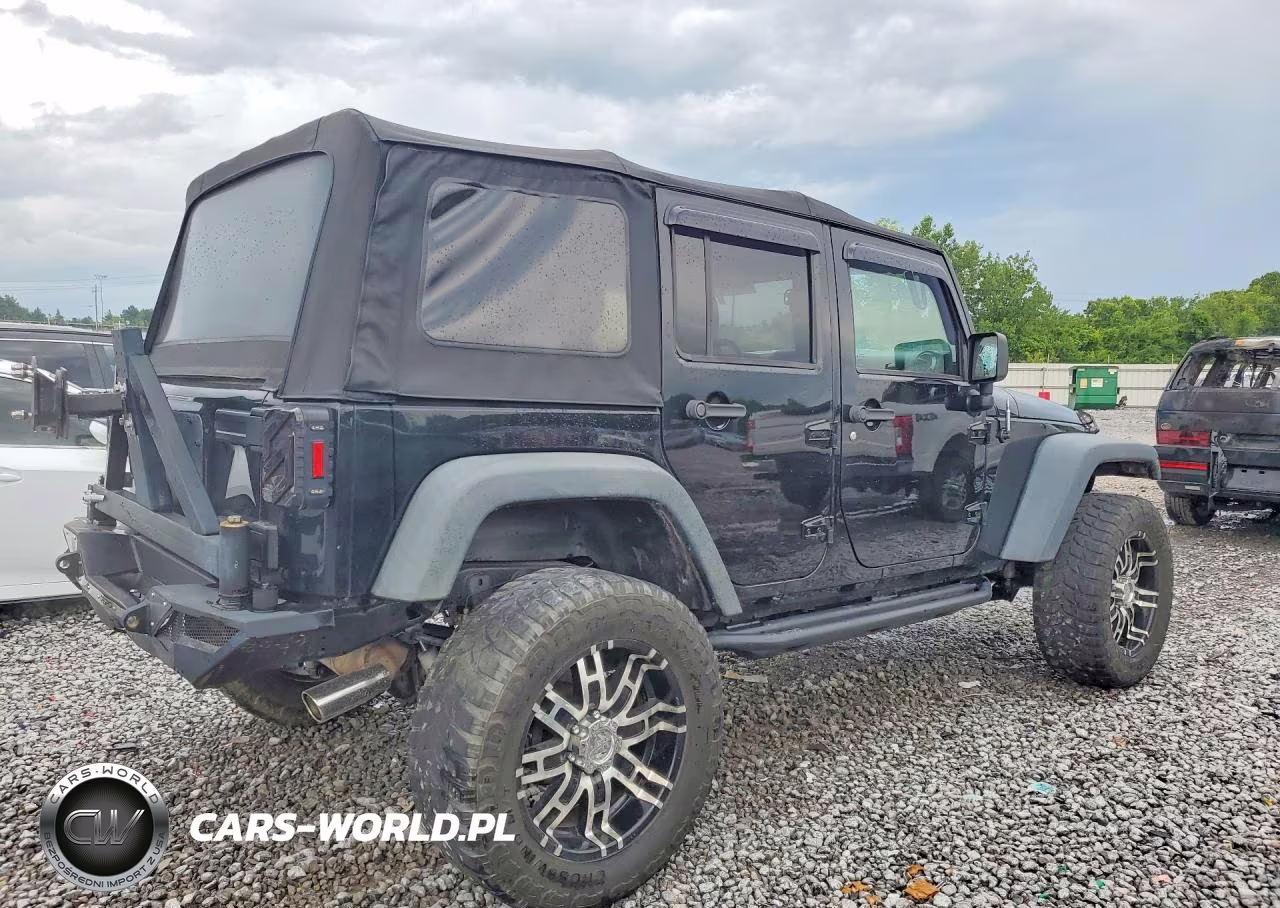 2015 Jeep Wrangler Unlimited Sport VIN:1C4HJWDG8FL764597 - 3