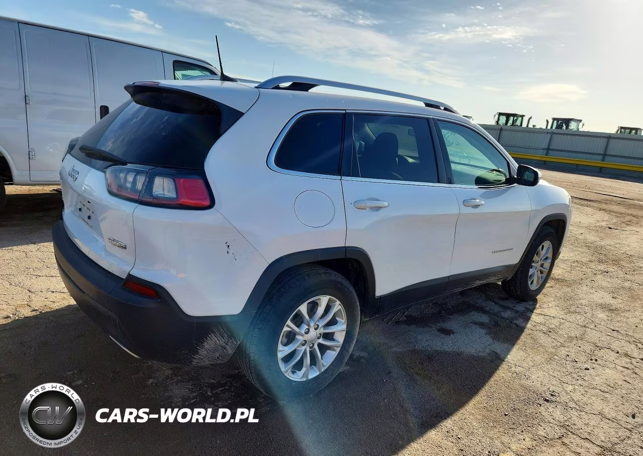 2019 Jeep Cherokee Latitude VIN:1C4PJMCX7KD218668 - 3