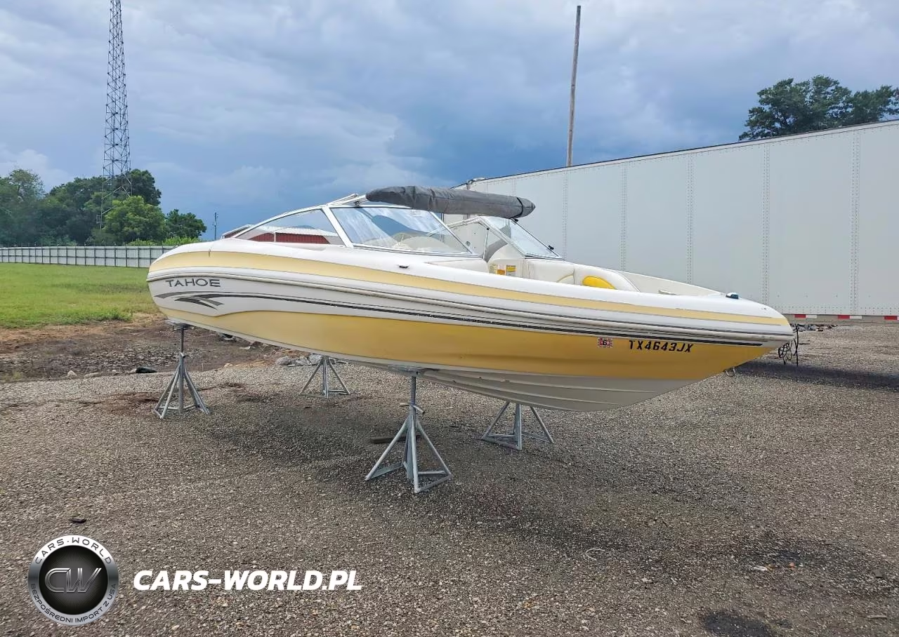 2003 Tahoe Q7 - Boat