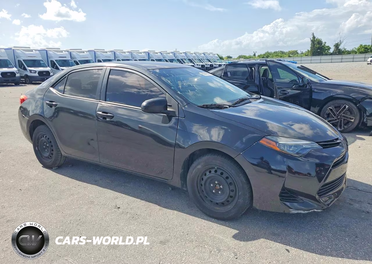 2017 Toyota Corolla Le VIN:2T1BURHE2HC813469 - 4