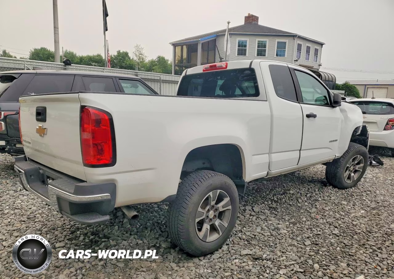 2018 Chevrolet Colorado VIN:1GCHSBEA1J1256881 - 3