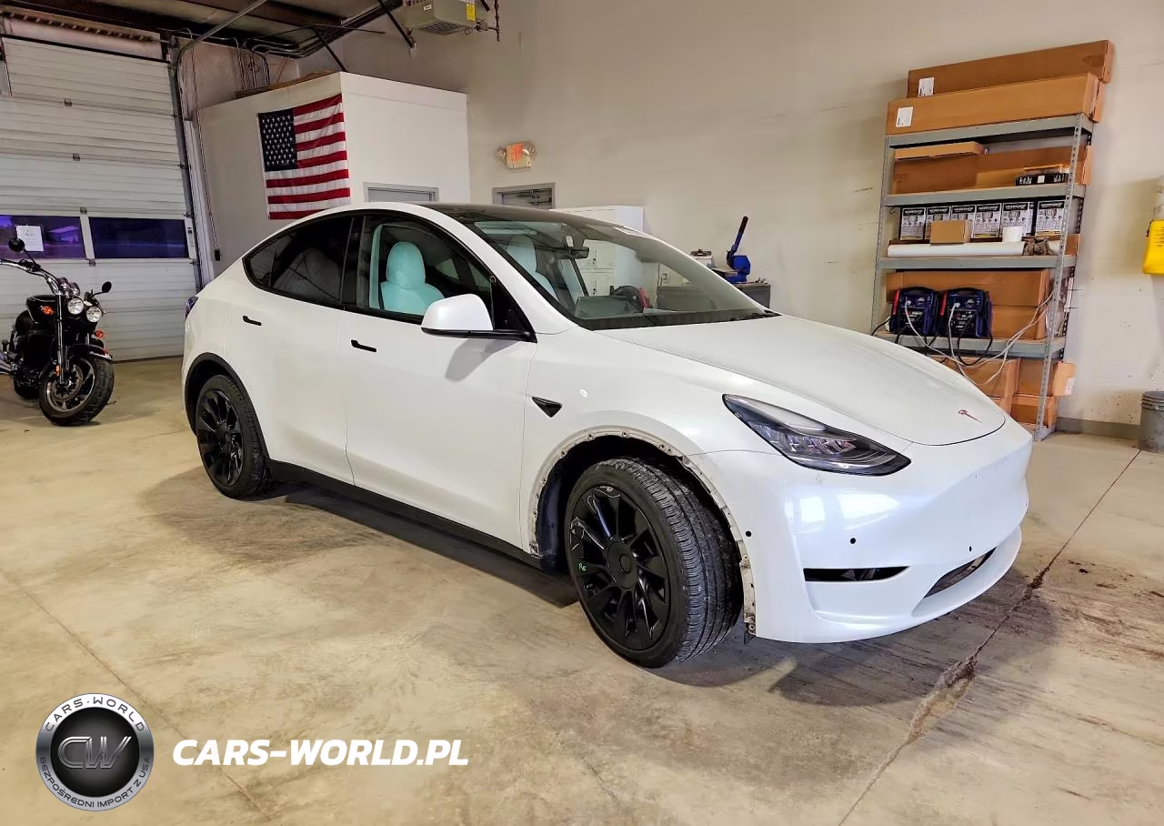 2021 Tesla Model Y VIN:5YJYGAEE2MF136615 - 4